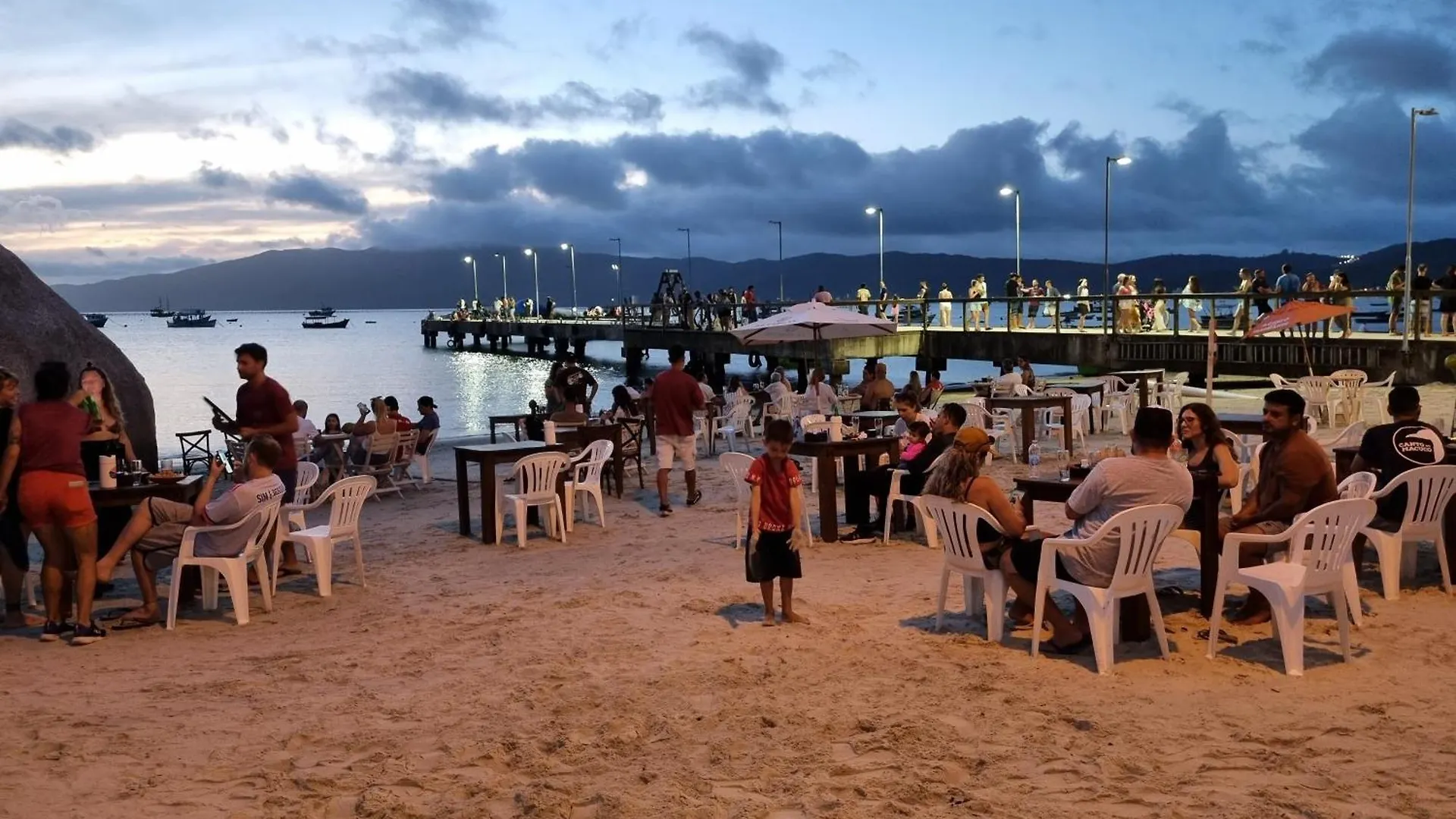 Contatos de Linda Cobertura Em Bombinhas Com Lazer Privativo 200 Metros Da Praia